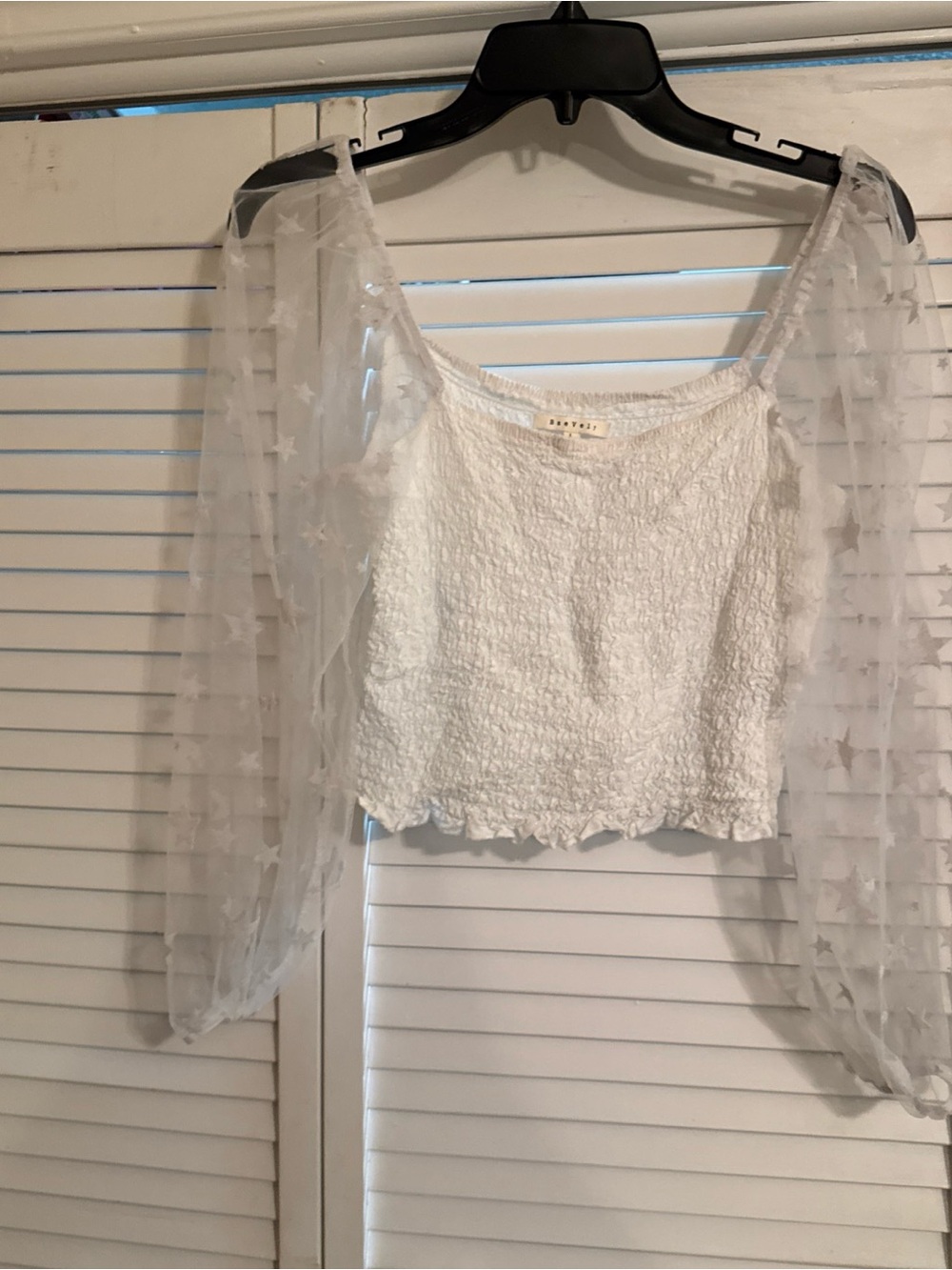 Delicate White Star-Sleeve Cropped Top